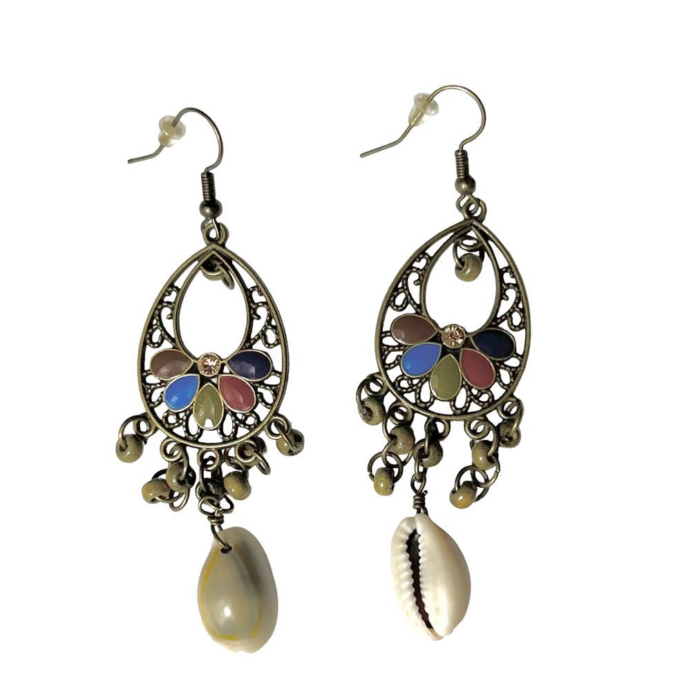 NWOT Bohemian‎ Shell Dangle Earrings